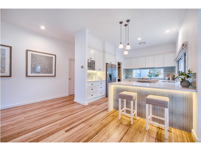 8 Eyre Crescent, Burrill Lake NSW 2539