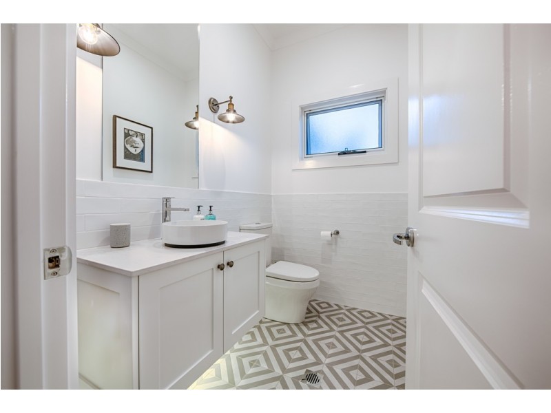 8 Eyre Crescent, Burrill Lake NSW 2539