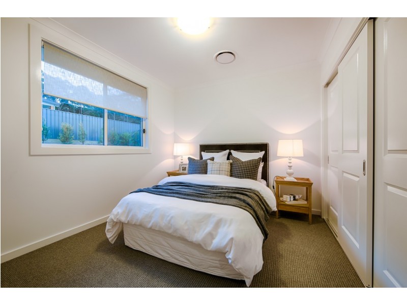 8 Eyre Crescent, Burrill Lake NSW 2539