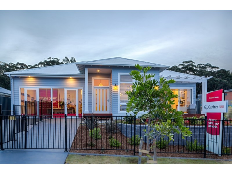 8 Eyre Crescent, Burrill Lake NSW 2539