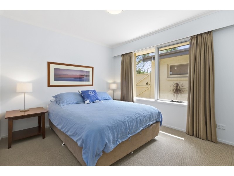 8 Mitchell Parade, Mollymook Beach NSW 2539