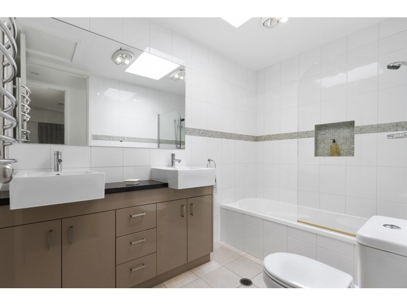 8 Mitchell Parade, Mollymook Beach NSW 2539