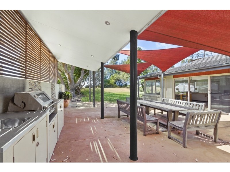 8 Mitchell Parade, Mollymook Beach NSW 2539