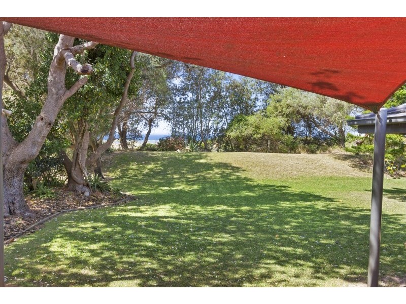 8 Mitchell Parade, Mollymook Beach NSW 2539