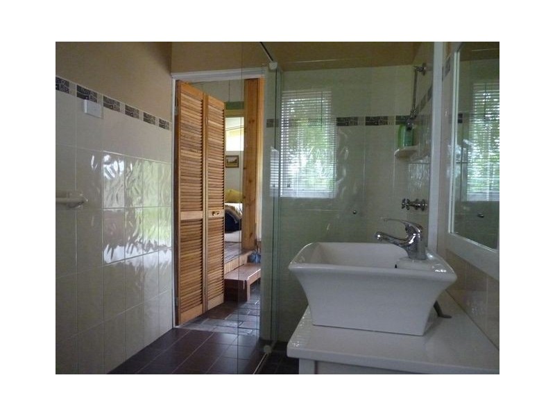 8 Beach St, Tabourie Lake NSW 2539