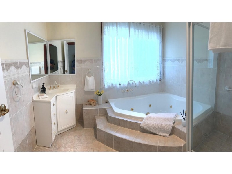 20 Seascape Close, Narrawallee NSW 2539