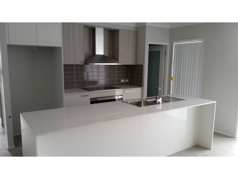 14 Como Ave, Burrill Lake NSW 2539