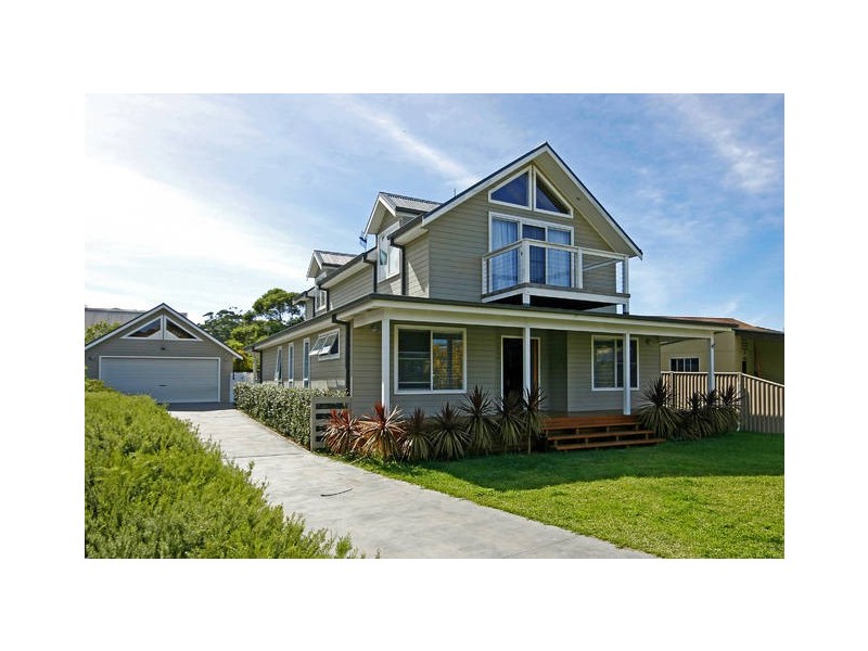 20 Weymouth Rd, Lake Tabourie NSW 2539