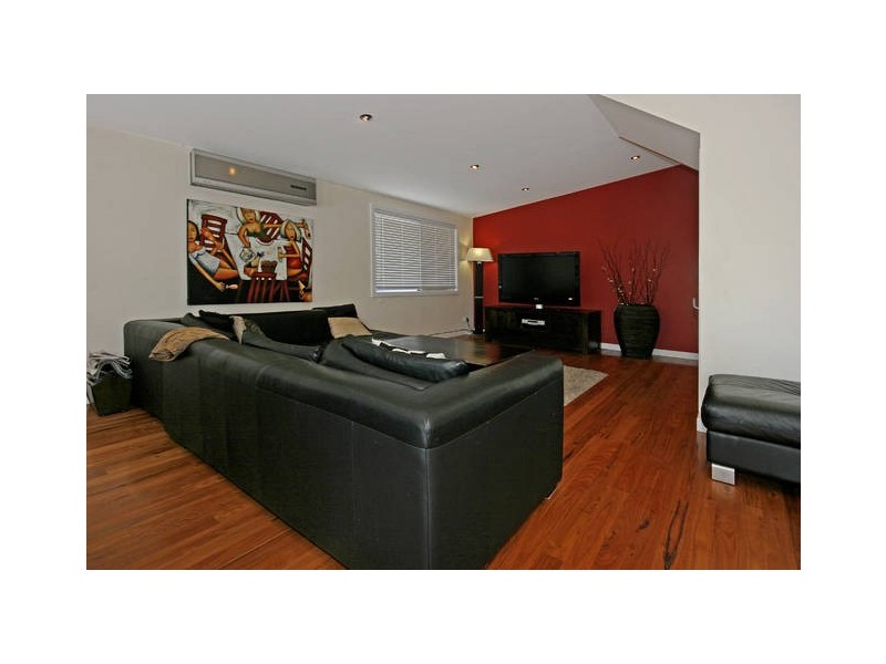 20 Weymouth Rd, Lake Tabourie NSW 2539