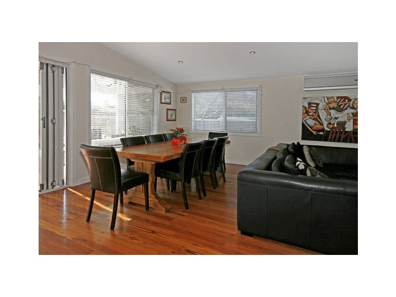 20 Weymouth Rd, Lake Tabourie NSW 2539