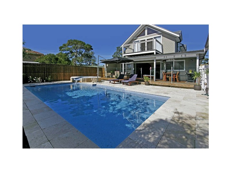 20 Weymouth Rd, Lake Tabourie NSW 2539