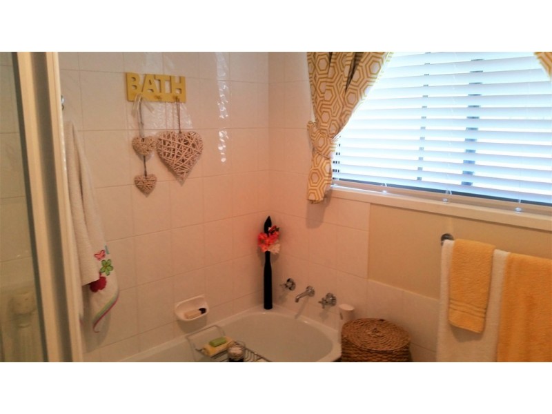 13 Anglers Parade, Fishermans Paradise NSW 2539