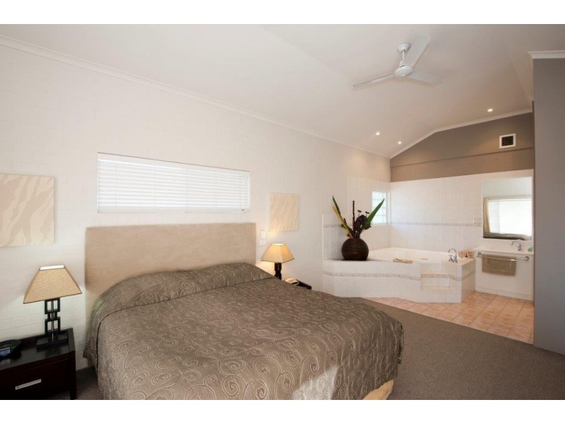 6 and 7/19 Golf Avenue, Mollymook NSW 2539