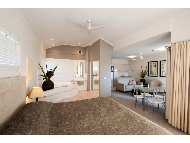 6 and 7/19 Golf Avenue, Mollymook NSW 2539