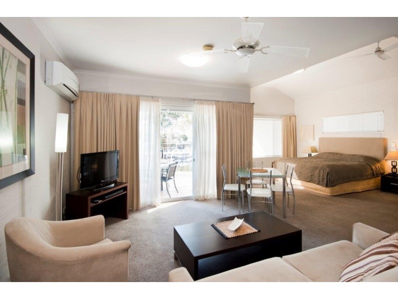 6 and 7/19 Golf Avenue, Mollymook NSW 2539