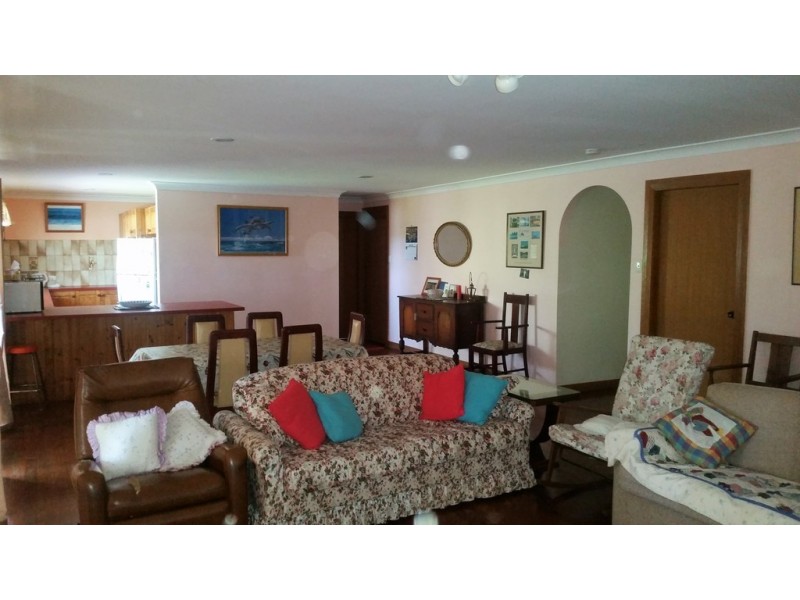 10 Park View Parade, Mollymook Beach NSW 2539