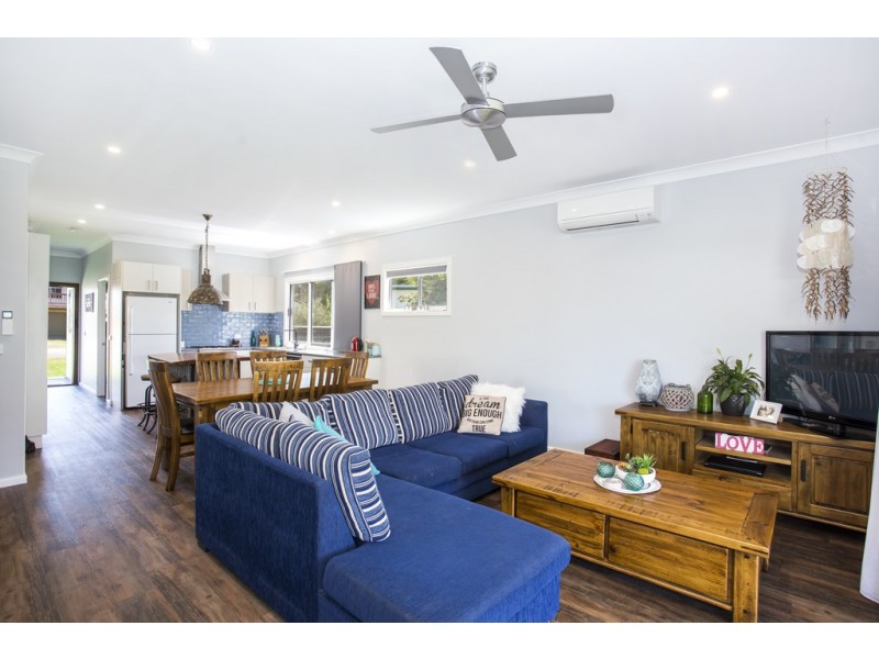 8 Rackham Crescent, Burrill Lake NSW 2539