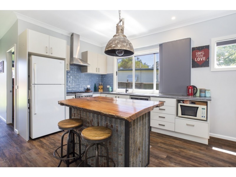 8 Rackham Crescent, Burrill Lake NSW 2539