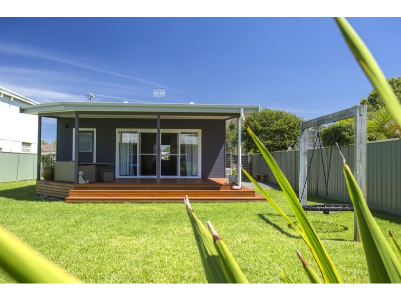 8 Rackham Crescent, Burrill Lake NSW 2539