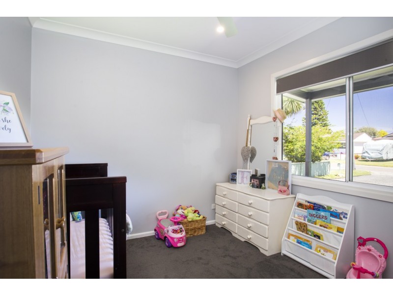 8 Rackham Crescent, Burrill Lake NSW 2539