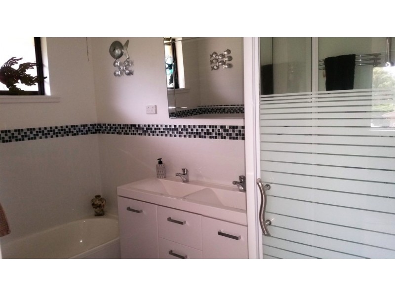 3 Bond Place, Mollymook Beach NSW 2539