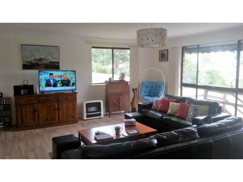 3 Bond Place, Mollymook Beach NSW 2539