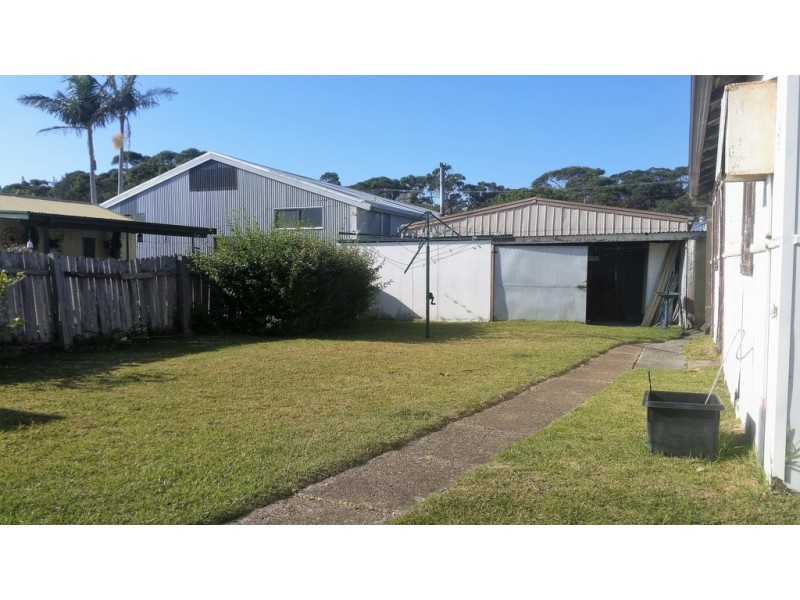 16 Queanbeyan Avenue, Burrill Lake NSW 2539