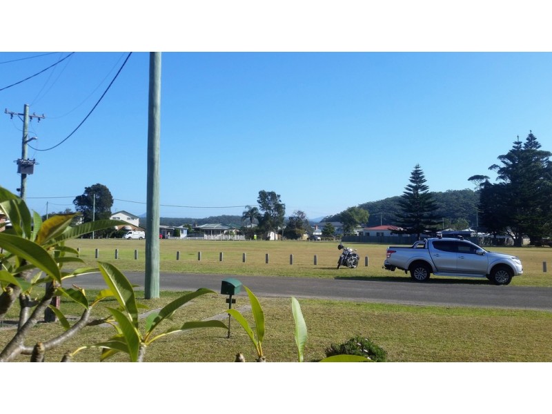 16 Queanbeyan Avenue, Burrill Lake NSW 2539