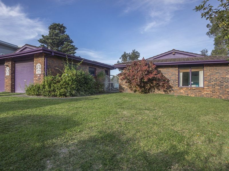 24 Mitchell Parade, Mollymook Beach NSW 2539