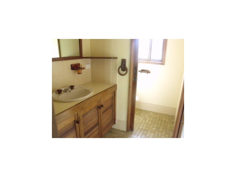 2 Ross Avenue, Narrawallee NSW 2539