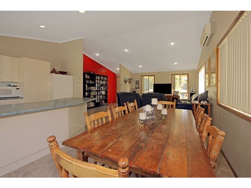 13 George Avenue, Kings Point NSW 2539