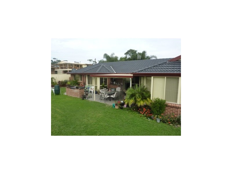 74 Princes Highway, Lake Tabourie NSW 2539