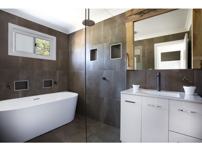 5 Scorpio Grove, Narrawallee NSW 2539