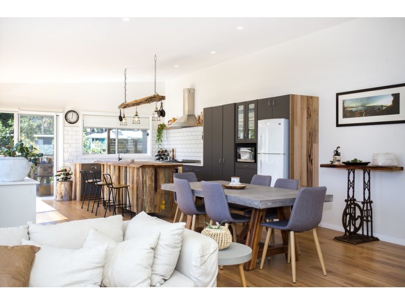 5 Scorpio Grove, Narrawallee NSW 2539