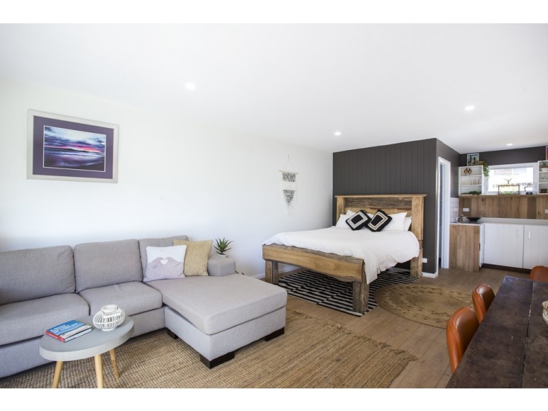 5 Scorpio Grove, Narrawallee NSW 2539