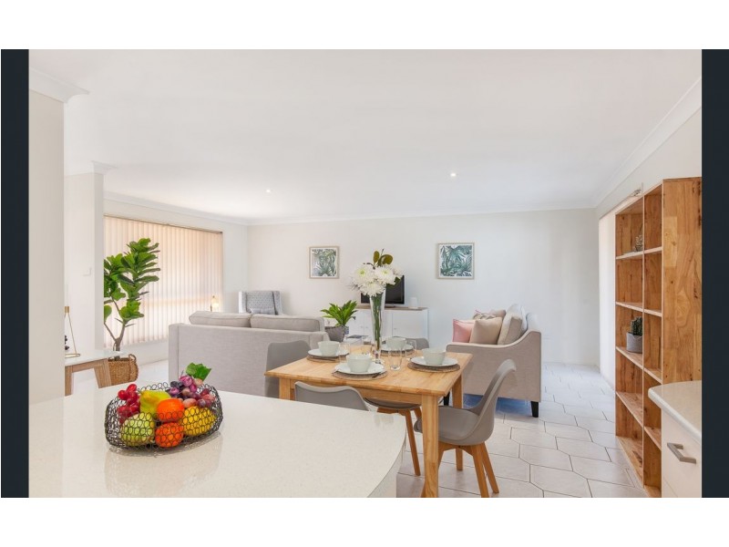 17 Carroll Ave, Mollymook NSW 2539