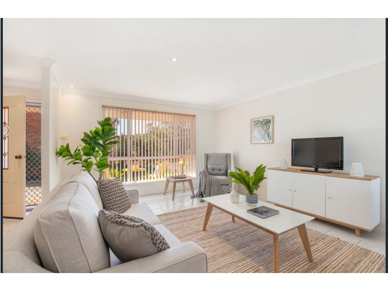 17 Carroll Ave, Mollymook NSW 2539