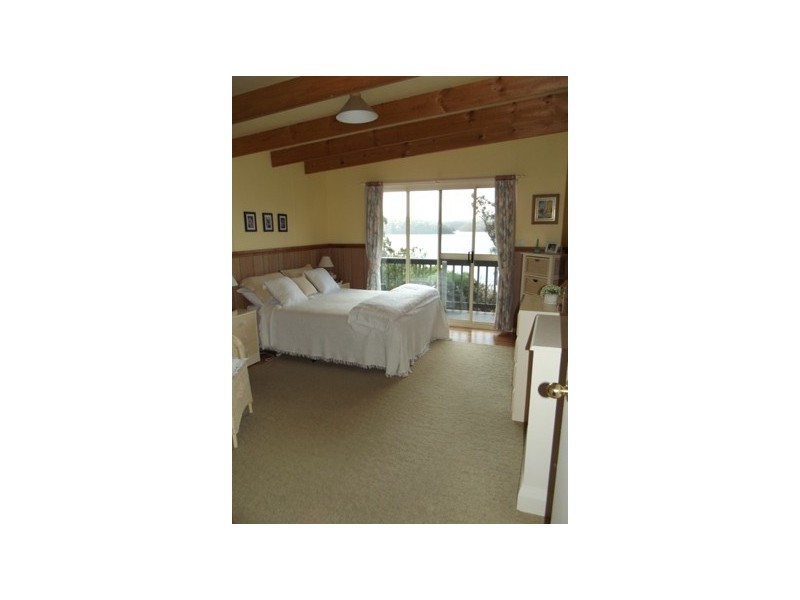 17 Evans Street, Lake Conjola NSW 2539