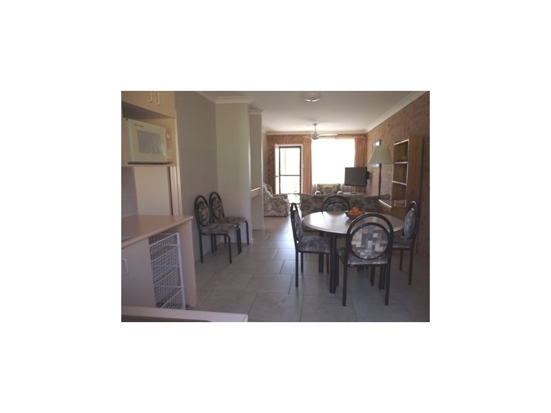 1/64  Seaview Street, Mollymook NSW 2539