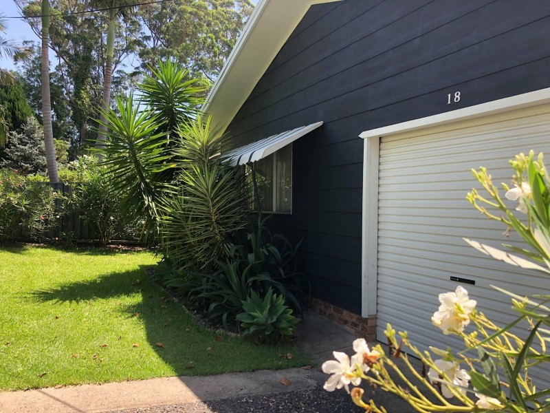 18 Wattle Street, Fishermans Paradise NSW 2539