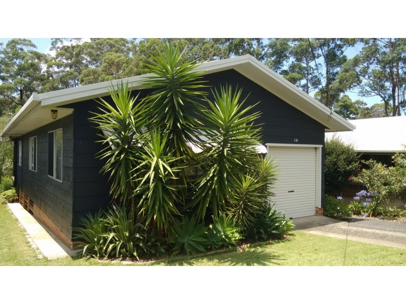 18 Wattle Street, Fishermans Paradise NSW 2539