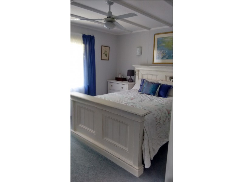 18 Wattle Street, Fishermans Paradise NSW 2539