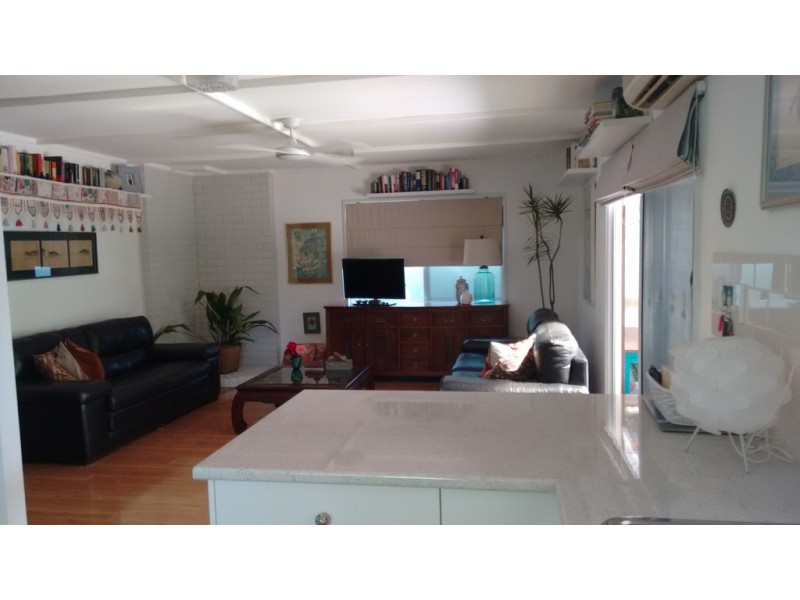 18 Wattle Street, Fishermans Paradise NSW 2539