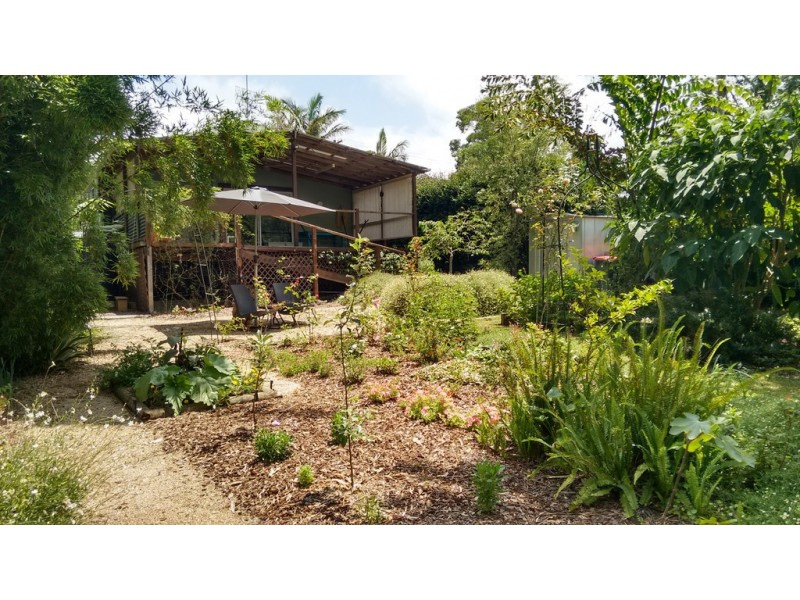 18 Wattle Street, Fishermans Paradise NSW 2539