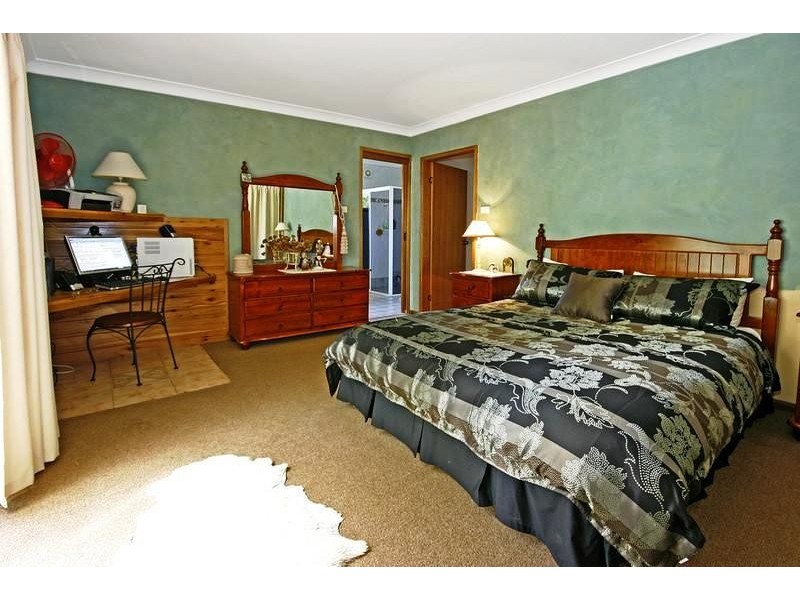 41 Bangalow St, Narrawallee NSW 2539