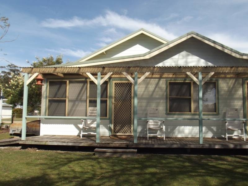 45 Carroll Ave Lakeside, Lake Conjola NSW 2539