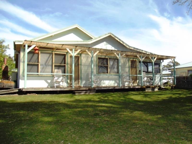 45 Carroll Ave Lakeview, Lake Conjola NSW 2539