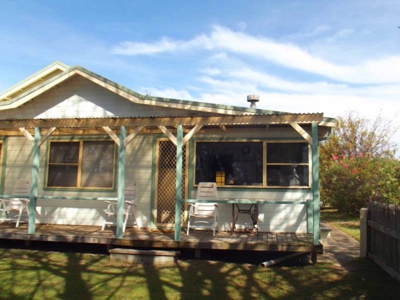45 Carroll Ave Lakeview, Lake Conjola NSW 2539