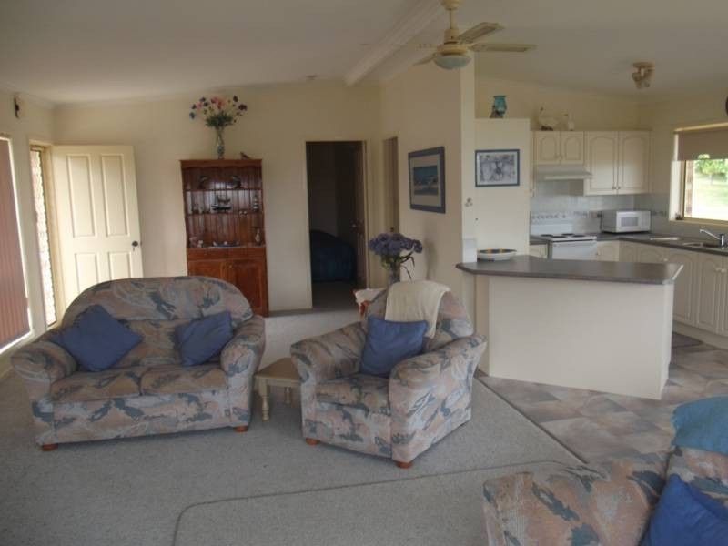 82 Carroll Ave, Mollymook NSW 2539