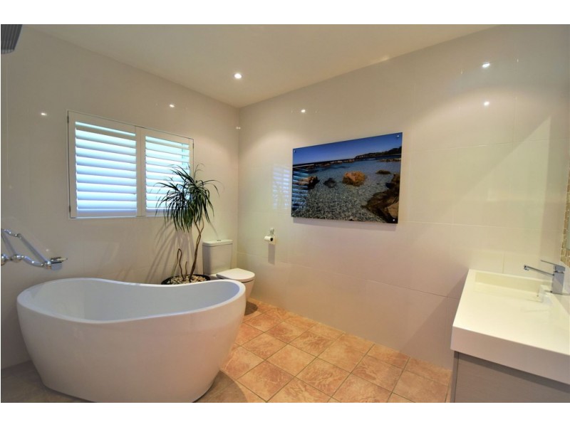 286 Matron Porter Dr, Mollymook NSW 2539